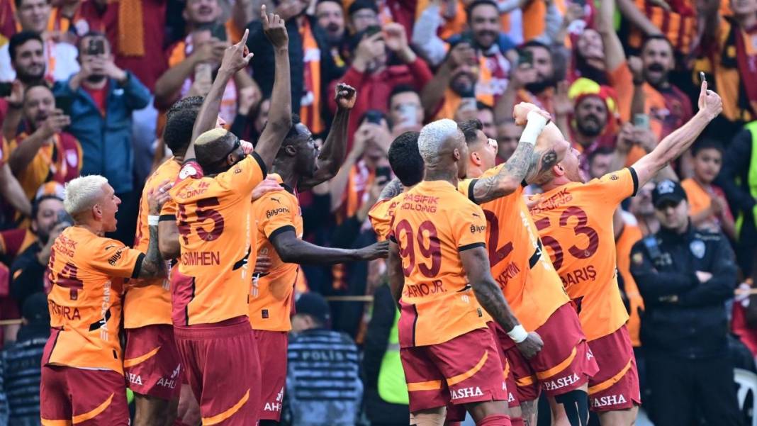 Galatasaray'ın yeni formaları sızdı taraftarlar kızdı: Şaka mı bu? 1